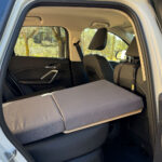 cama para coche individual cogida a asientos