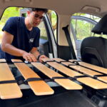 montaje cama para coche compacto